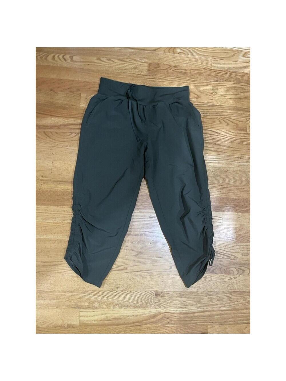 Women’s Zella Capris Green M Medium Light hiking CROPPED PANTS